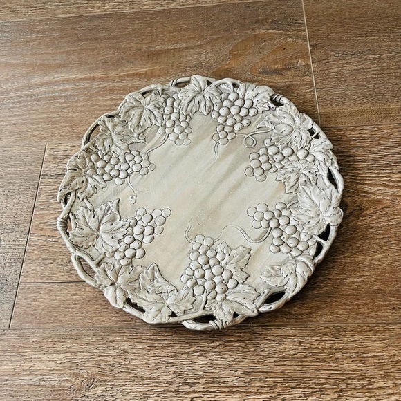 1995 Aluminum Arthur Decorative Grape Motif Plate D 12 inch - Picture 1 of 7